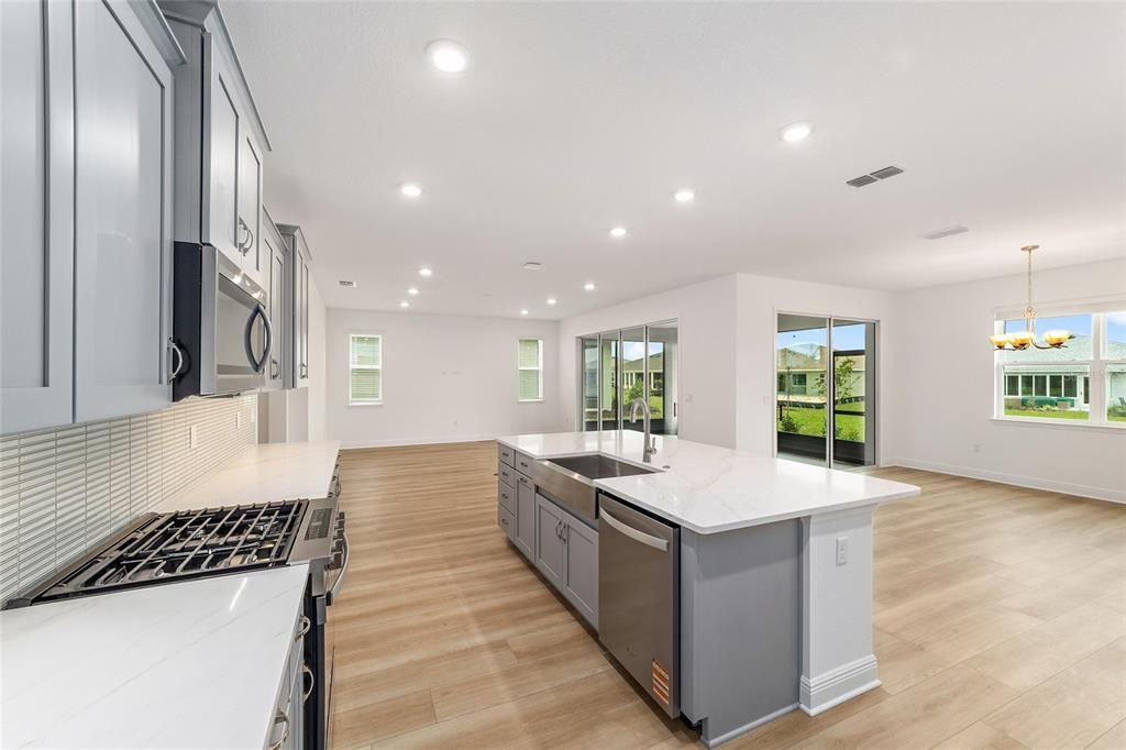 For Sale: $391,000 (2 beds, 2 baths, 2142 Square Feet)