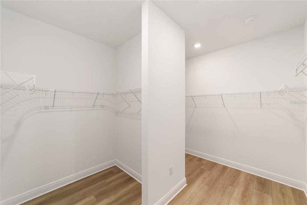 For Sale: $391,000 (2 beds, 2 baths, 2142 Square Feet)