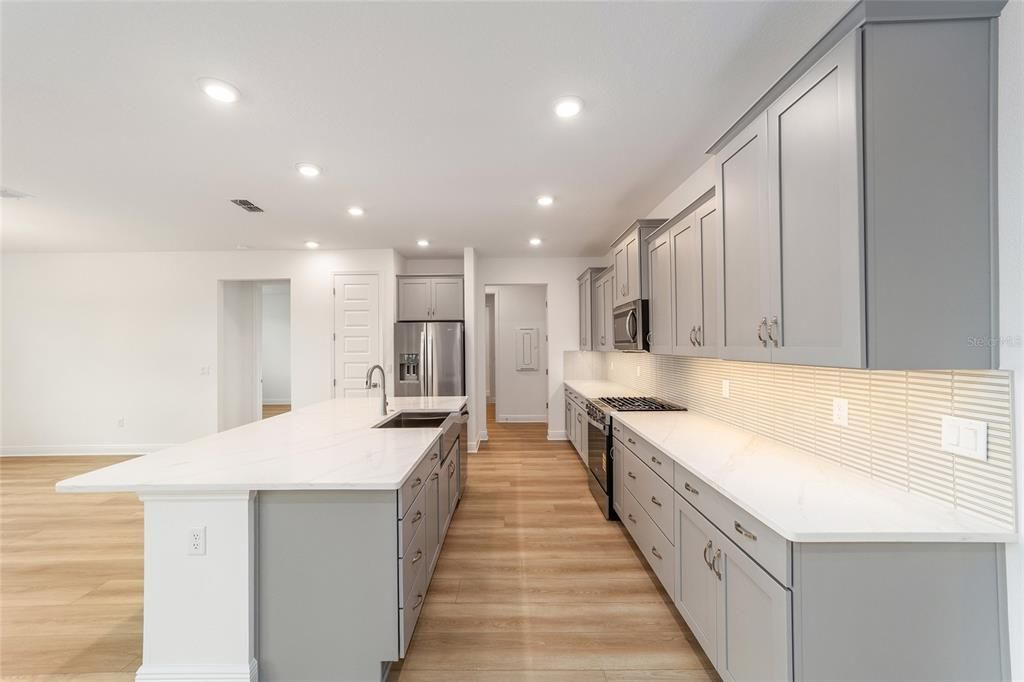 For Sale: $391,000 (2 beds, 2 baths, 2142 Square Feet)