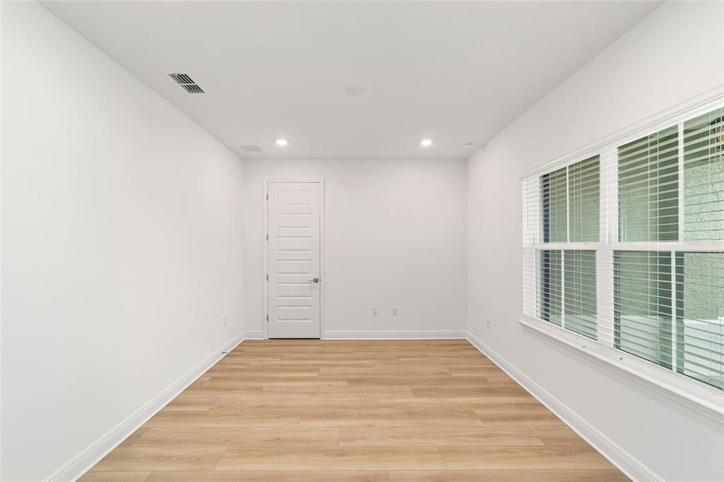 For Sale: $391,000 (2 beds, 2 baths, 2142 Square Feet)