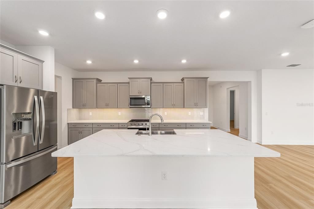 For Sale: $391,000 (2 beds, 2 baths, 2142 Square Feet)