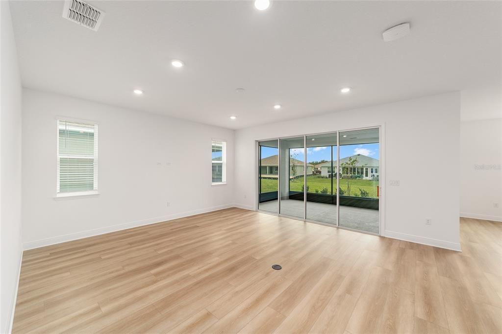 For Sale: $391,000 (2 beds, 2 baths, 2142 Square Feet)