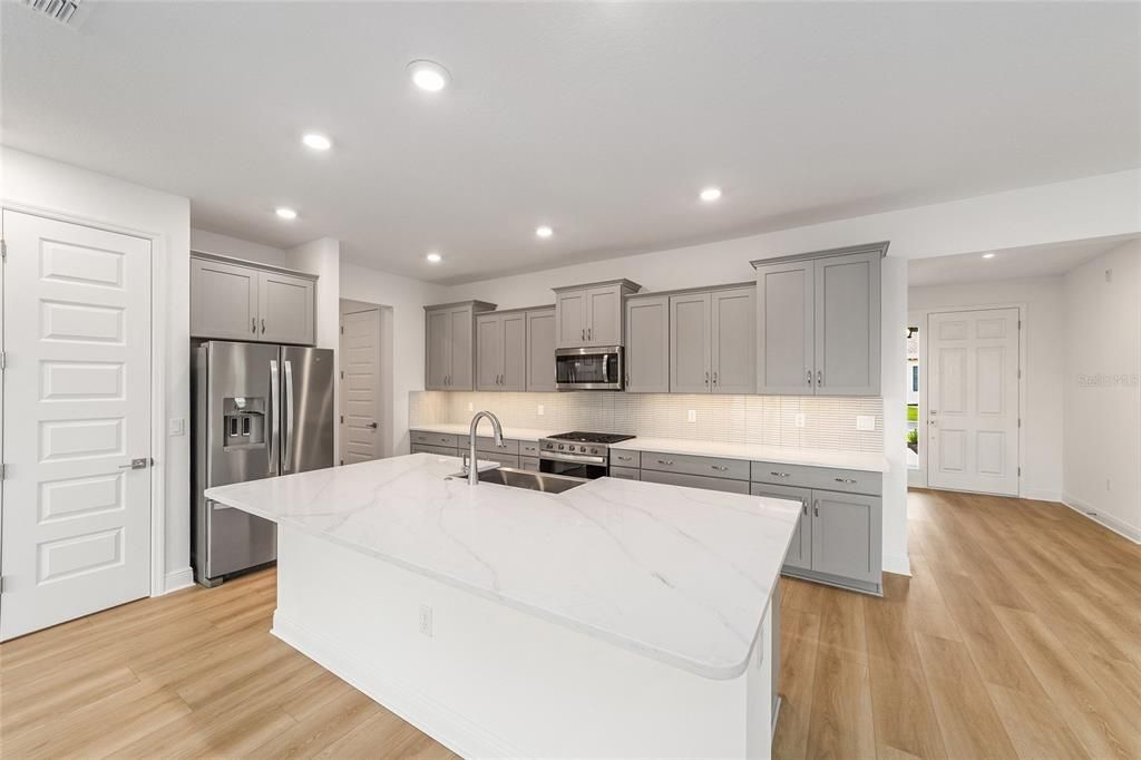 For Sale: $391,000 (2 beds, 2 baths, 2142 Square Feet)
