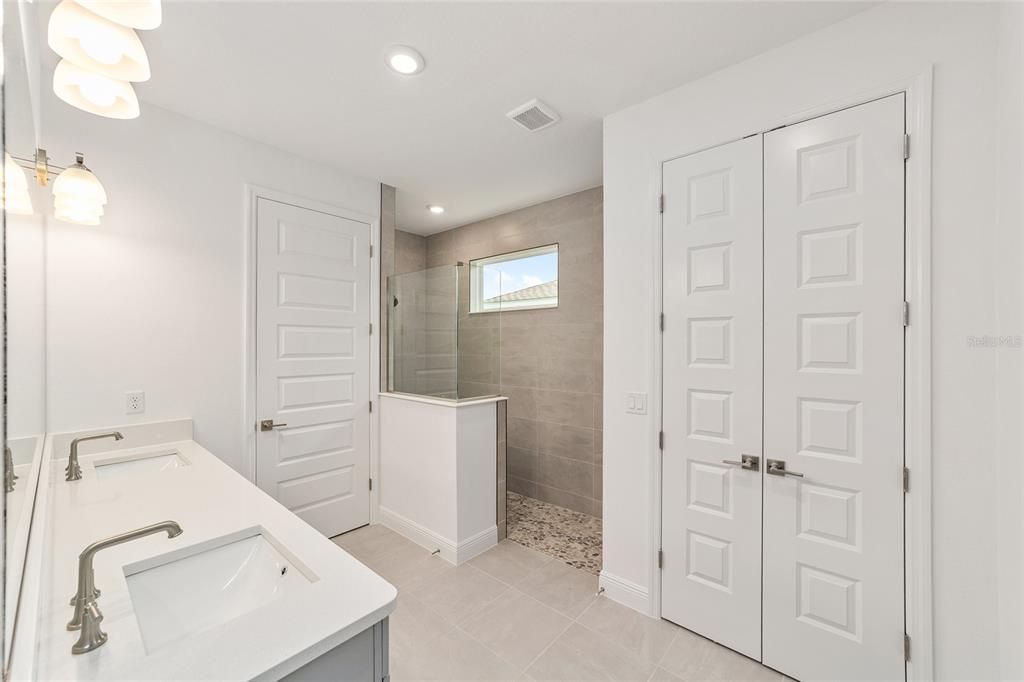 For Sale: $391,000 (2 beds, 2 baths, 2142 Square Feet)