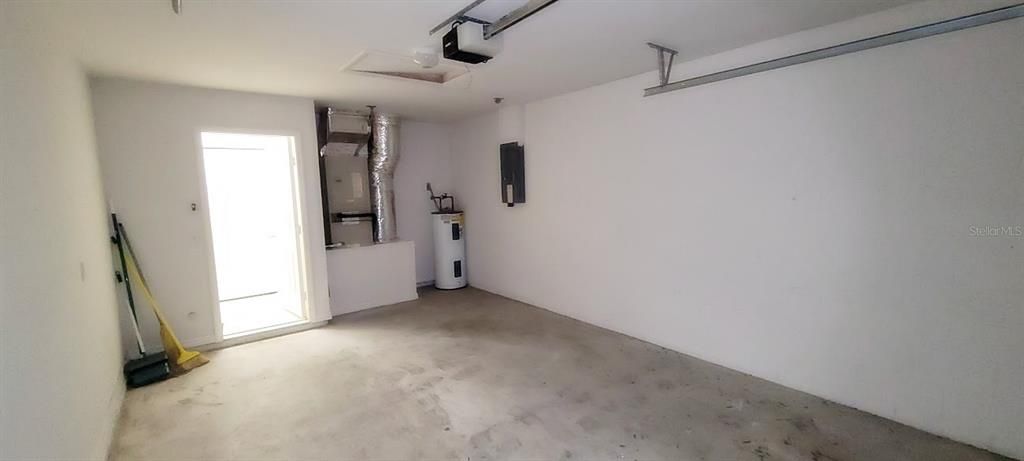 合同活跃: $178,000 (2 贝兹, 2 浴室, 1364 平方英尺)