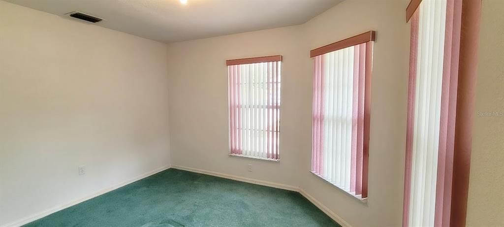 合同活跃: $178,000 (2 贝兹, 2 浴室, 1364 平方英尺)