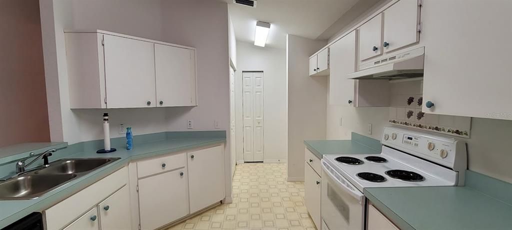 合同活跃: $178,000 (2 贝兹, 2 浴室, 1364 平方英尺)