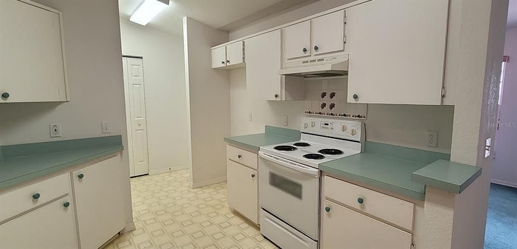 合同活跃: $178,000 (2 贝兹, 2 浴室, 1364 平方英尺)