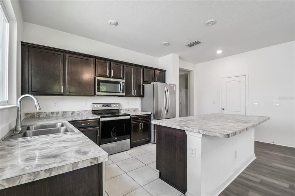 For Sale: $410,000 (4 beds, 2 baths, 2148 Square Feet)