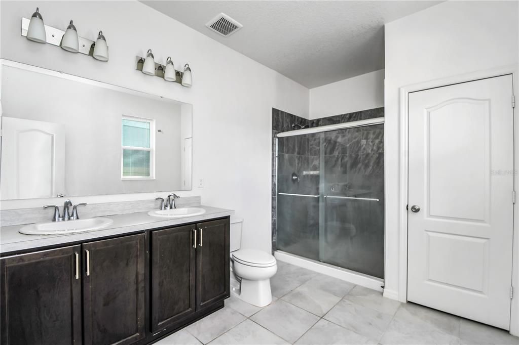 For Sale: $410,000 (4 beds, 2 baths, 2148 Square Feet)