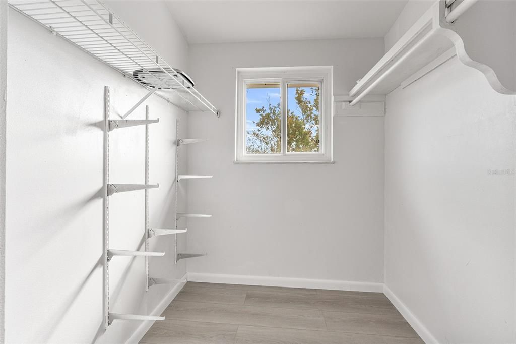 For Sale: $359,900 (4 beds, 2 baths, 1776 Square Feet)