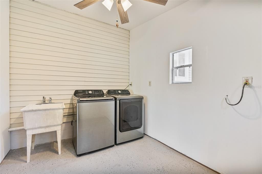 For Sale: $359,900 (4 beds, 2 baths, 1776 Square Feet)