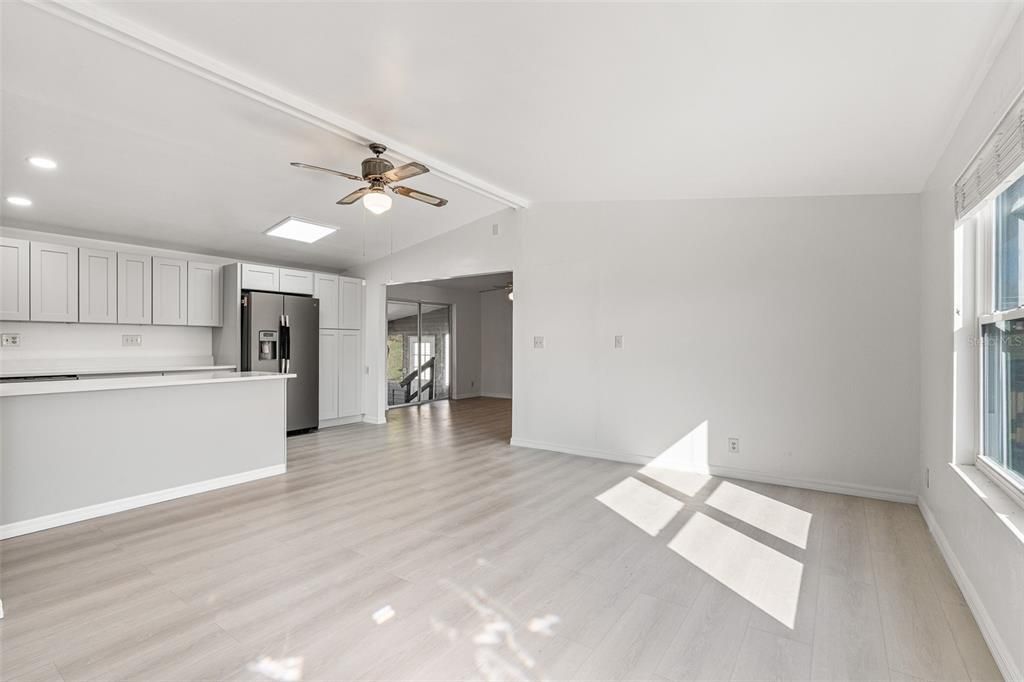 For Sale: $359,900 (4 beds, 2 baths, 1776 Square Feet)