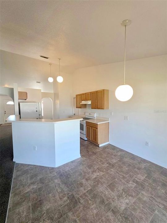 For Rent: $1,750 (3 beds, 2 baths, 1675 Square Feet)