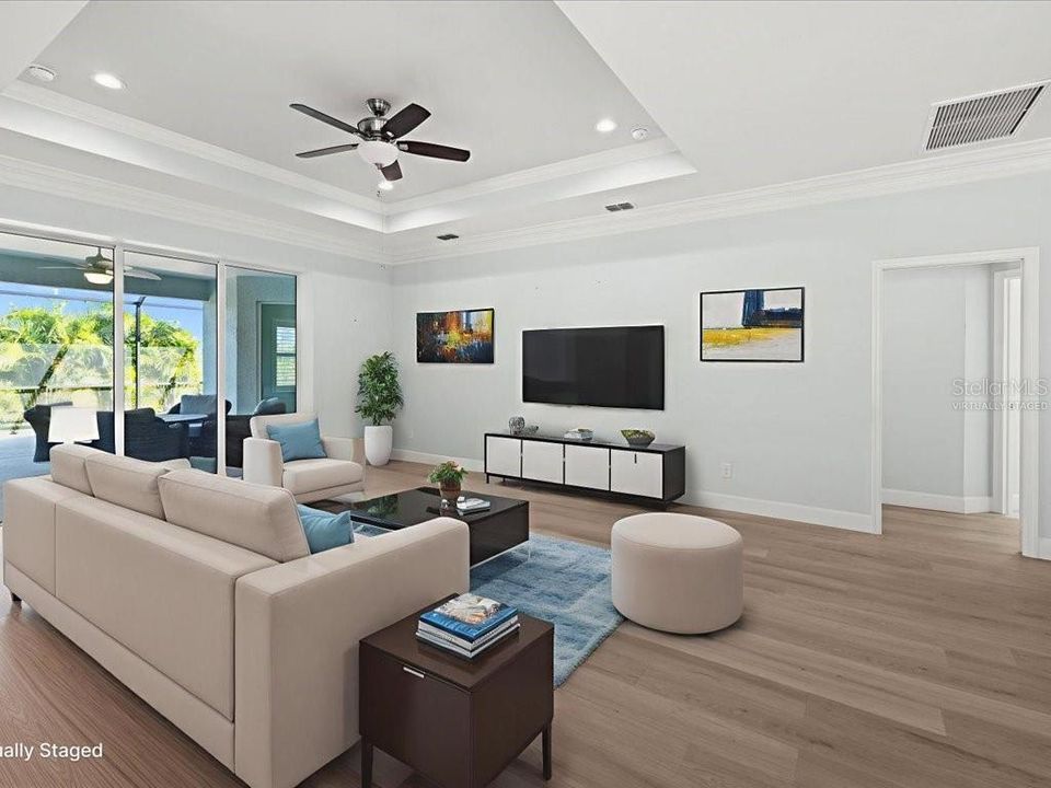 合同活跃: $444,000 (3 贝兹, 2 浴室, 2048 平方英尺)