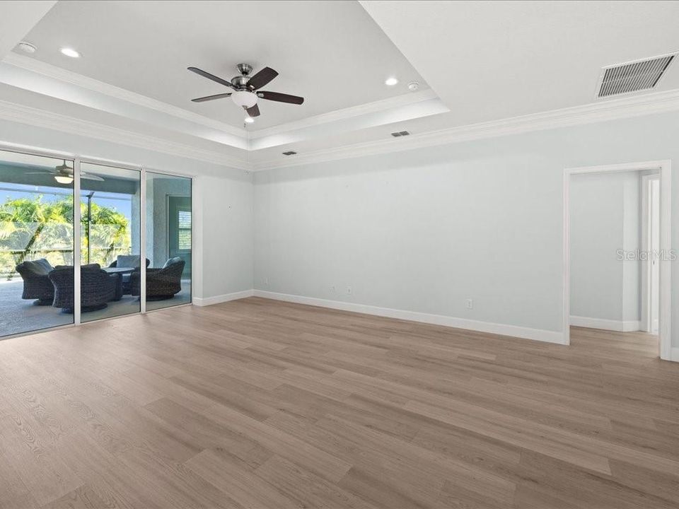 合同活跃: $444,000 (3 贝兹, 2 浴室, 2048 平方英尺)