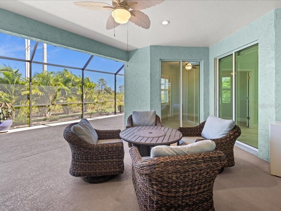 合同活跃: $444,000 (3 贝兹, 2 浴室, 2048 平方英尺)