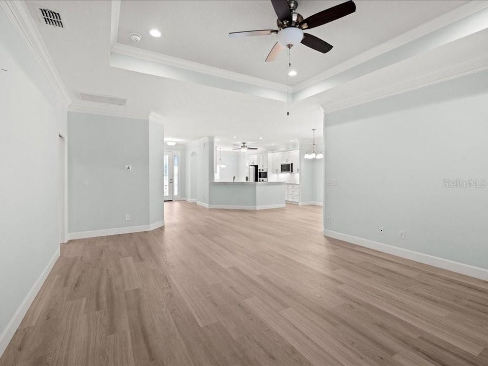 合同活跃: $444,000 (3 贝兹, 2 浴室, 2048 平方英尺)