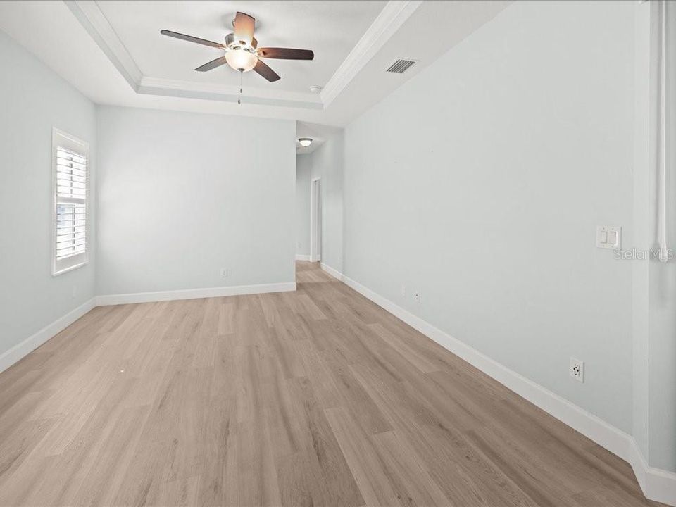 合同活跃: $444,000 (3 贝兹, 2 浴室, 2048 平方英尺)