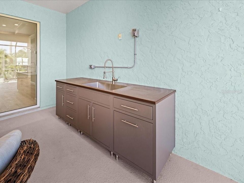 合同活跃: $444,000 (3 贝兹, 2 浴室, 2048 平方英尺)