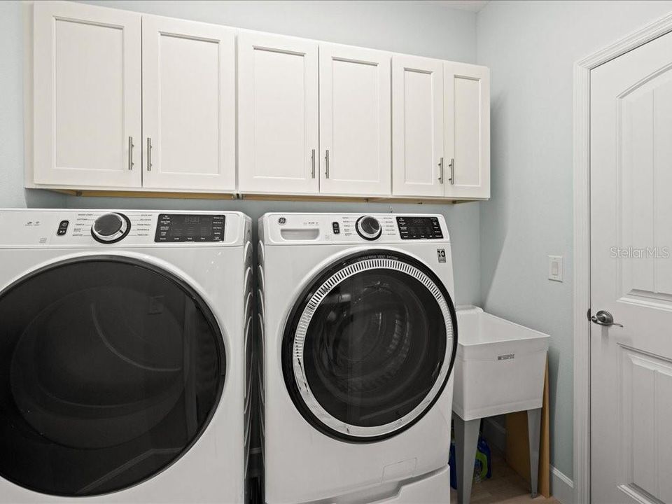 合同活跃: $444,000 (3 贝兹, 2 浴室, 2048 平方英尺)