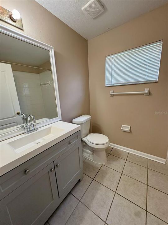 合同活跃: $1,995 (4 贝兹, 2 浴室, 1685 平方英尺)