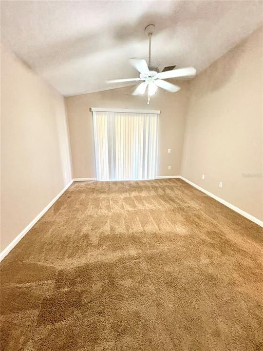 合同活跃: $1,995 (4 贝兹, 2 浴室, 1685 平方英尺)