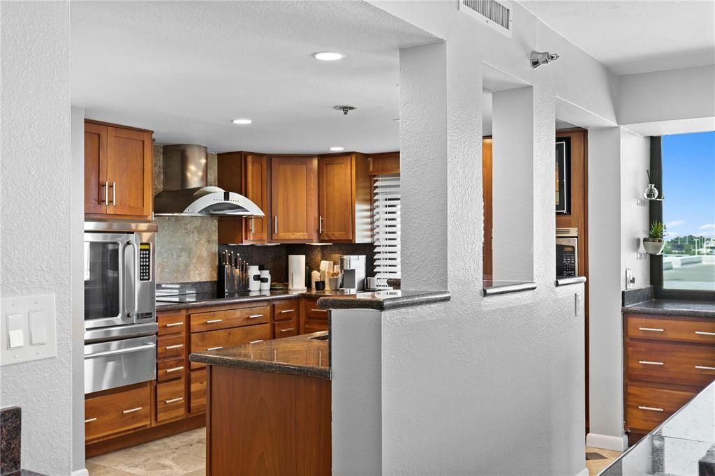 For Sale: $599,900 (3 beds, 2 baths, 1939 Square Feet)