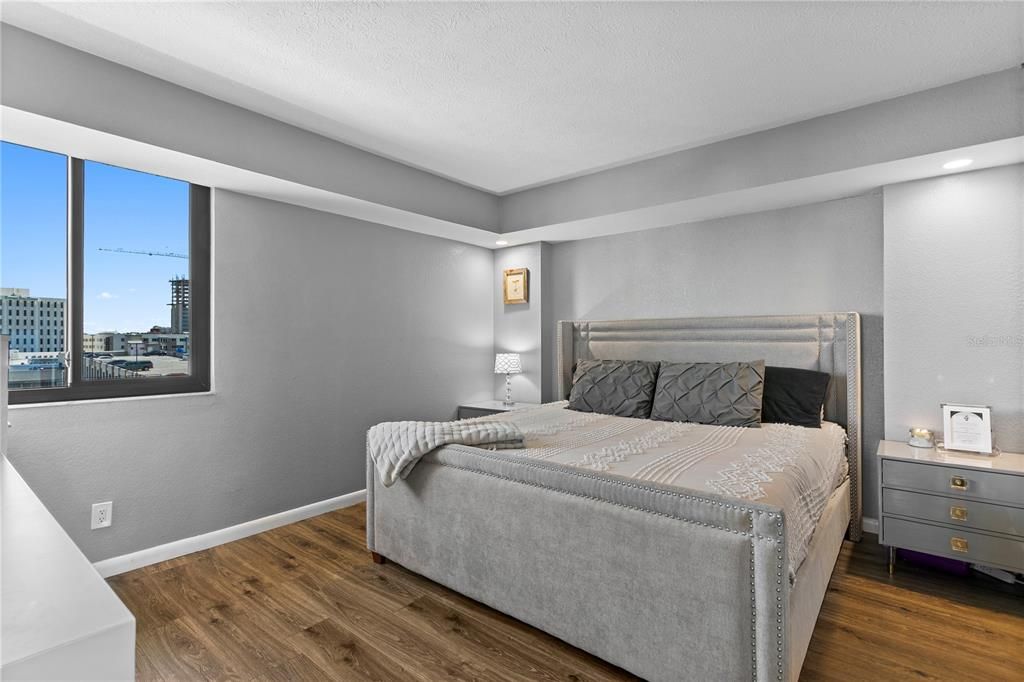 For Sale: $599,900 (3 beds, 2 baths, 1939 Square Feet)