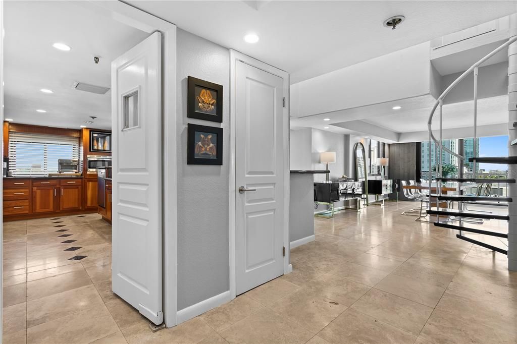 For Sale: $599,900 (3 beds, 2 baths, 1939 Square Feet)