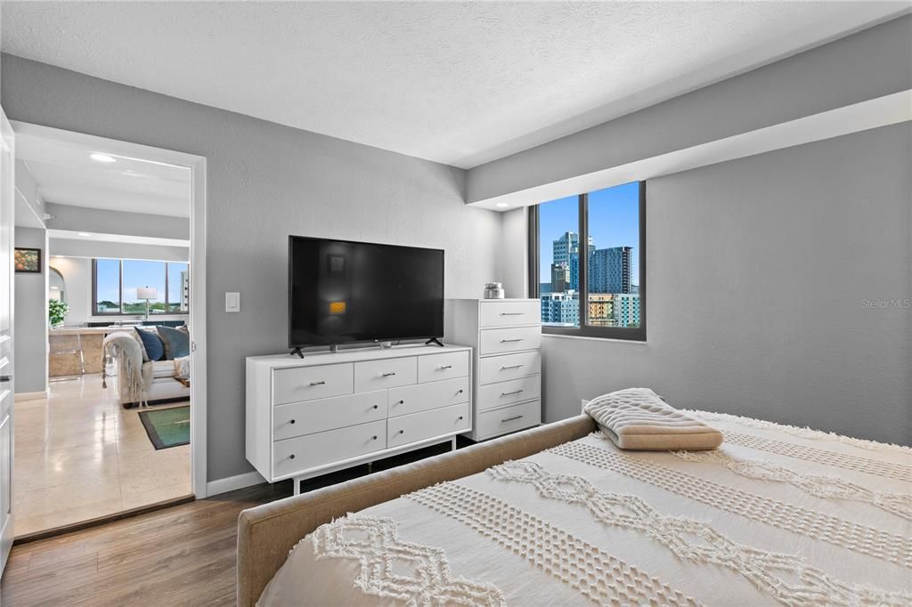 For Sale: $599,900 (3 beds, 2 baths, 1939 Square Feet)