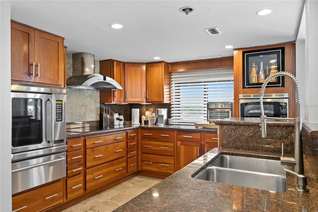 For Sale: $599,900 (3 beds, 2 baths, 1939 Square Feet)