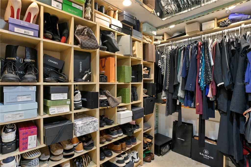 For Sale: $599,900 (3 beds, 2 baths, 1939 Square Feet)