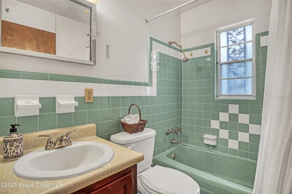 На продажу: $230,000 (3 спален, 2 ванн, 1119 Квадратных фут)