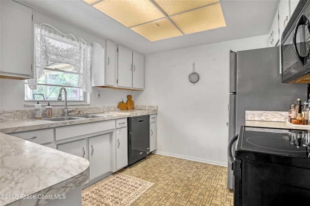 На продажу: $230,000 (3 спален, 2 ванн, 1119 Квадратных фут)