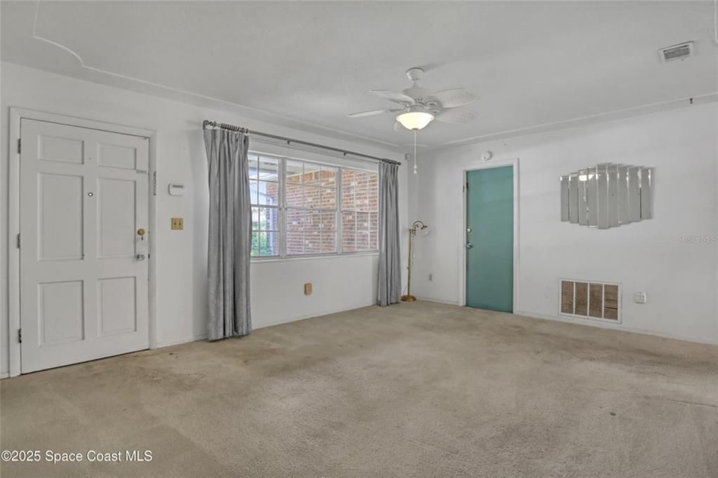 На продажу: $230,000 (3 спален, 2 ванн, 1119 Квадратных фут)