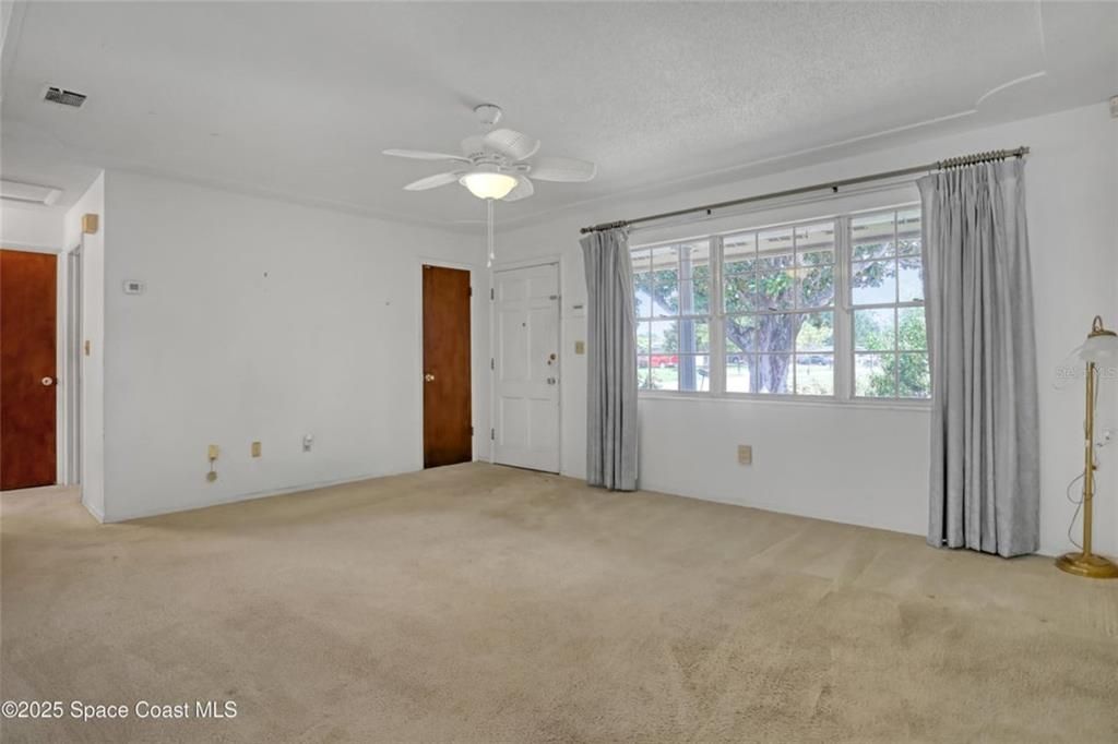 На продажу: $230,000 (3 спален, 2 ванн, 1119 Квадратных фут)