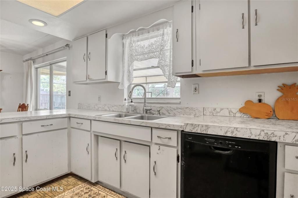 На продажу: $230,000 (3 спален, 2 ванн, 1119 Квадратных фут)