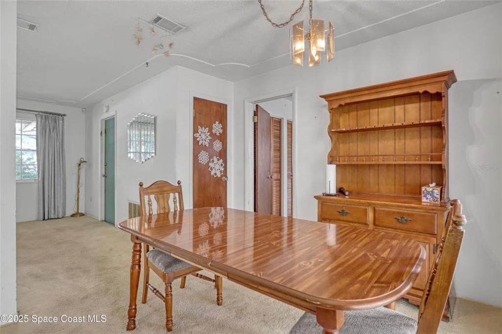 На продажу: $230,000 (3 спален, 2 ванн, 1119 Квадратных фут)