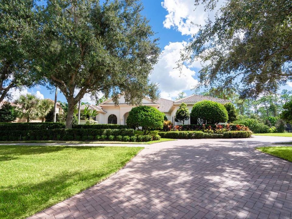 For Sale: $4,110,000 (4 beds, 4 baths, 5431 Square Feet)