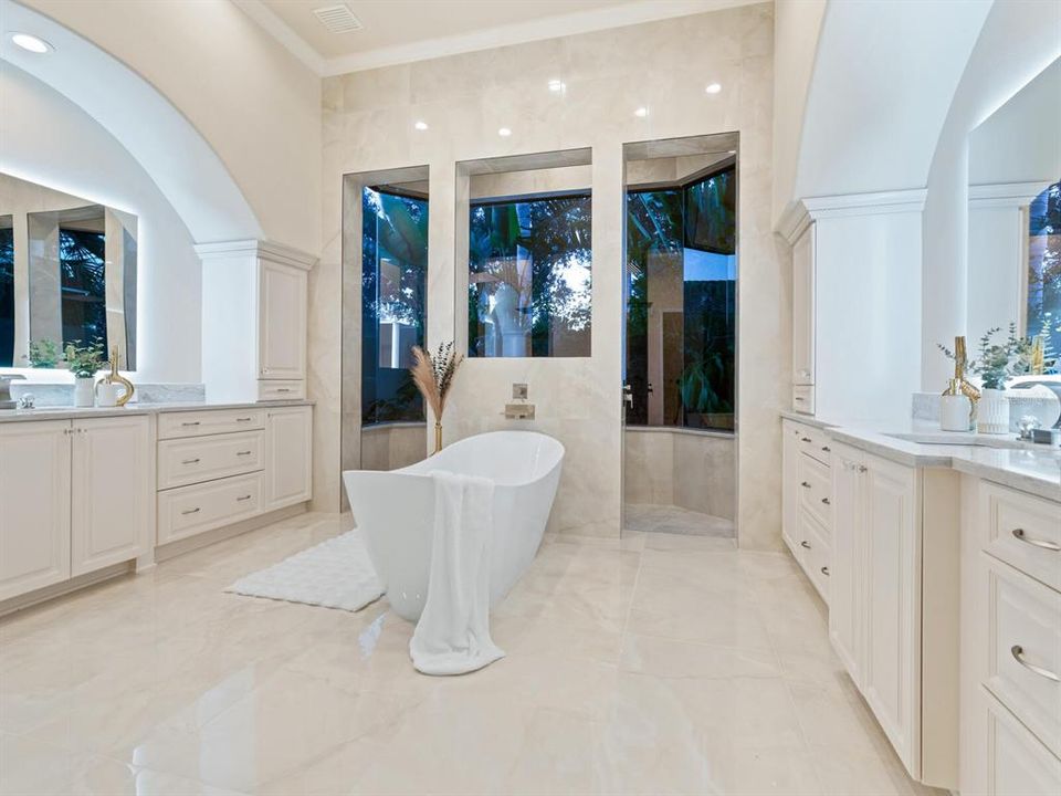 For Sale: $4,110,000 (4 beds, 4 baths, 5431 Square Feet)