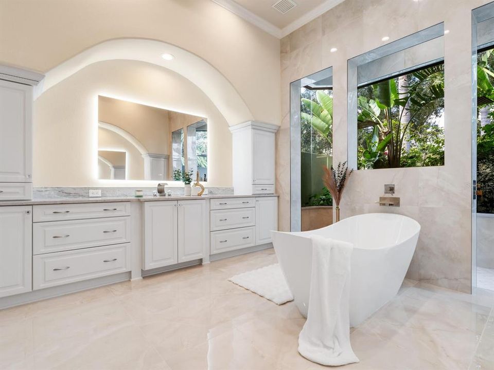 For Sale: $4,110,000 (4 beds, 4 baths, 5431 Square Feet)