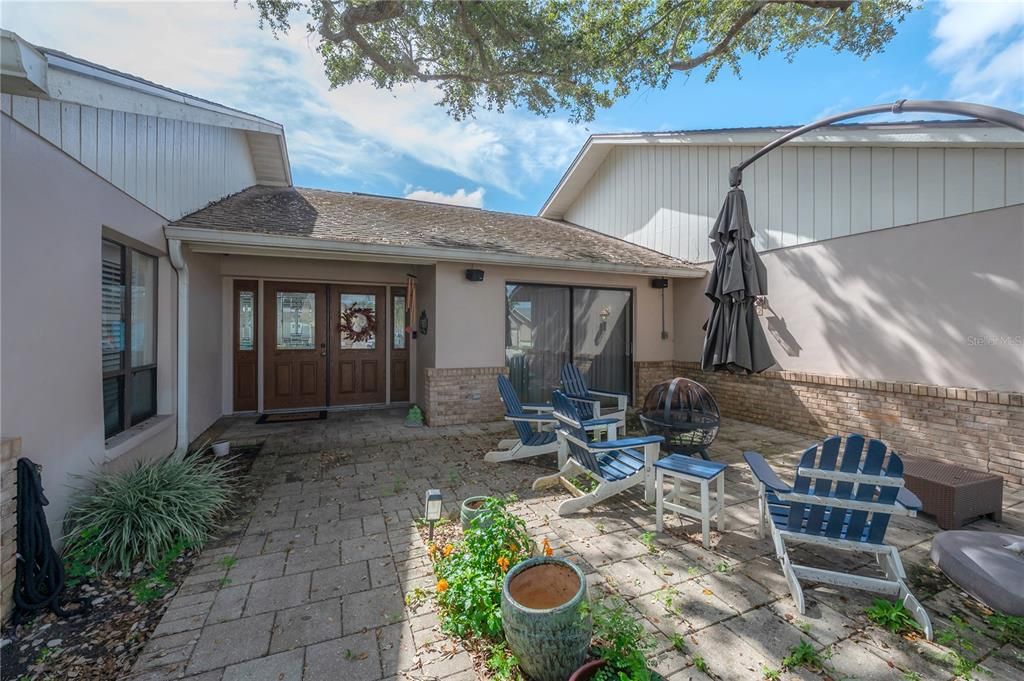 合同活跃: $725,000 (4 贝兹, 3 浴室, 3640 平方英尺)