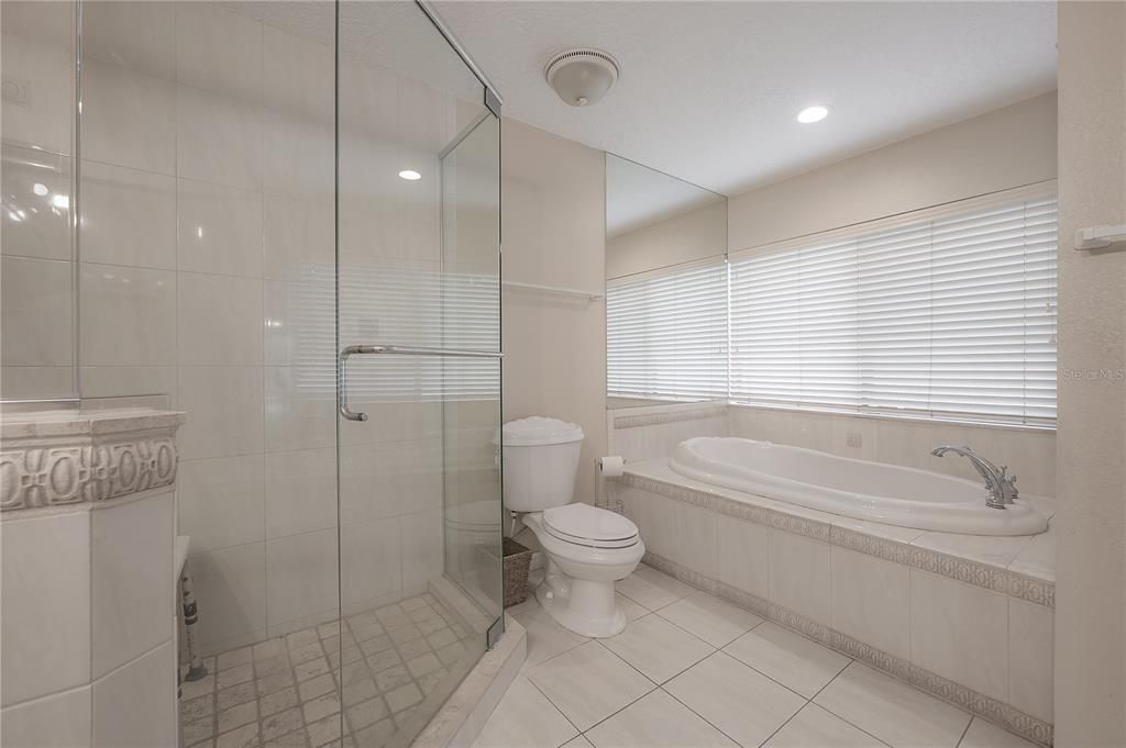 合同活跃: $725,000 (4 贝兹, 3 浴室, 3640 平方英尺)