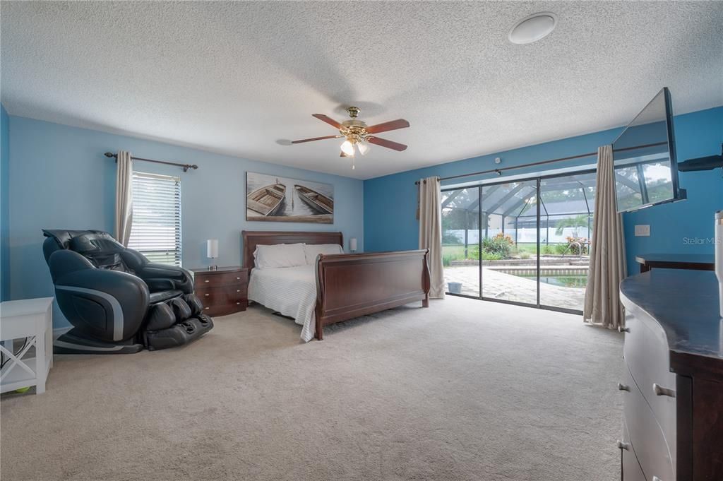 合同活跃: $725,000 (4 贝兹, 3 浴室, 3640 平方英尺)