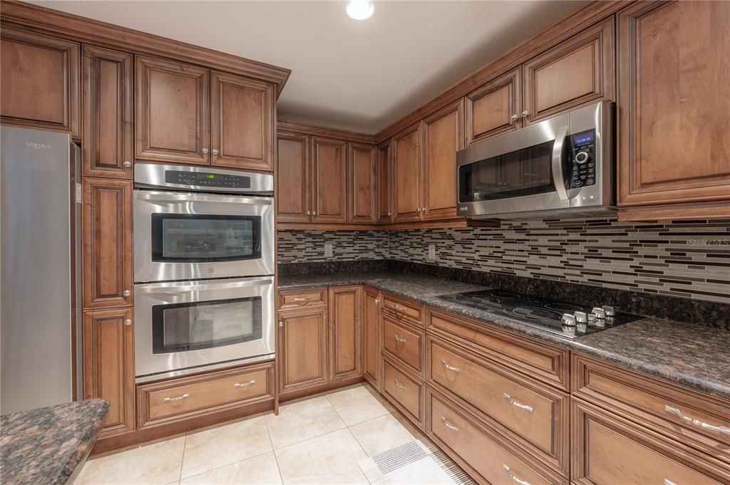 合同活跃: $725,000 (4 贝兹, 3 浴室, 3640 平方英尺)