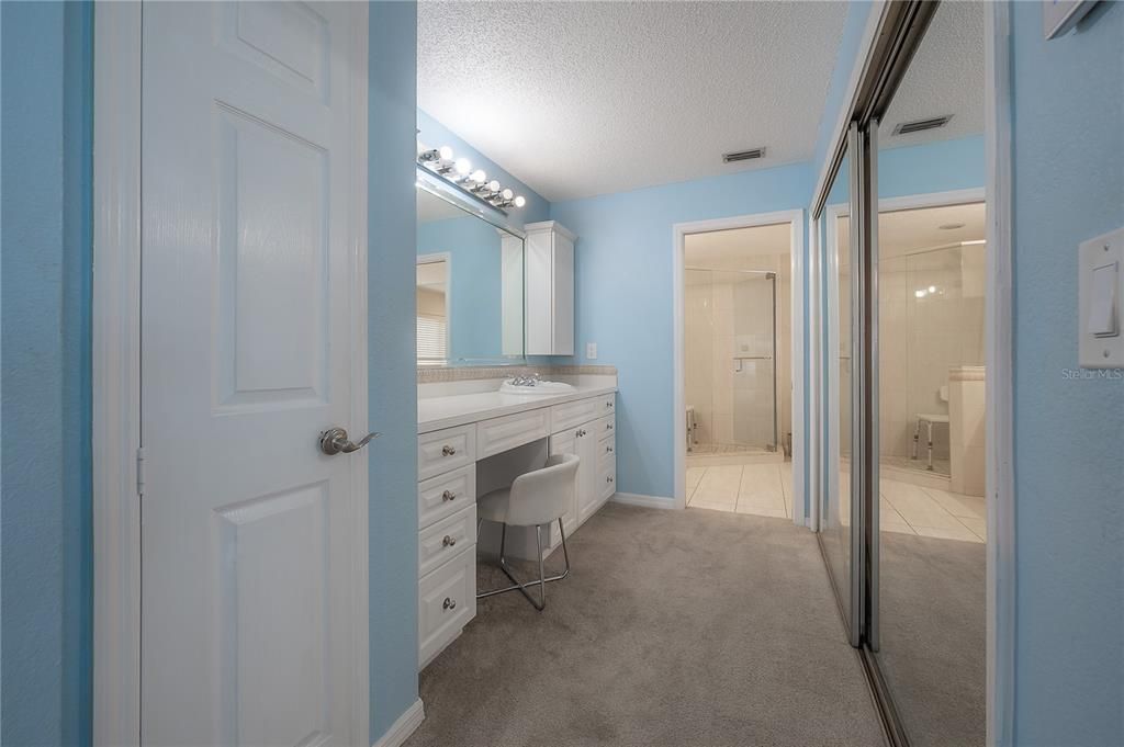 合同活跃: $725,000 (4 贝兹, 3 浴室, 3640 平方英尺)