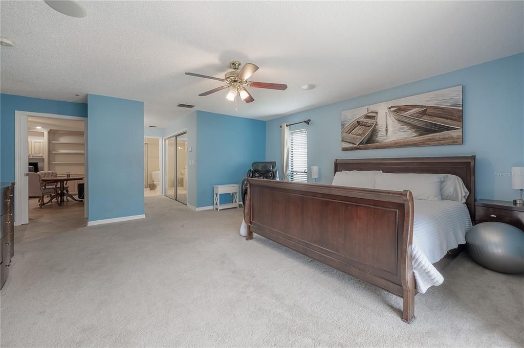 合同活跃: $725,000 (4 贝兹, 3 浴室, 3640 平方英尺)