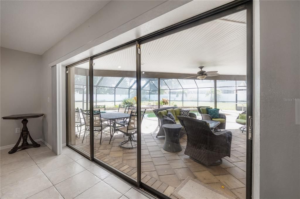 合同活跃: $725,000 (4 贝兹, 3 浴室, 3640 平方英尺)