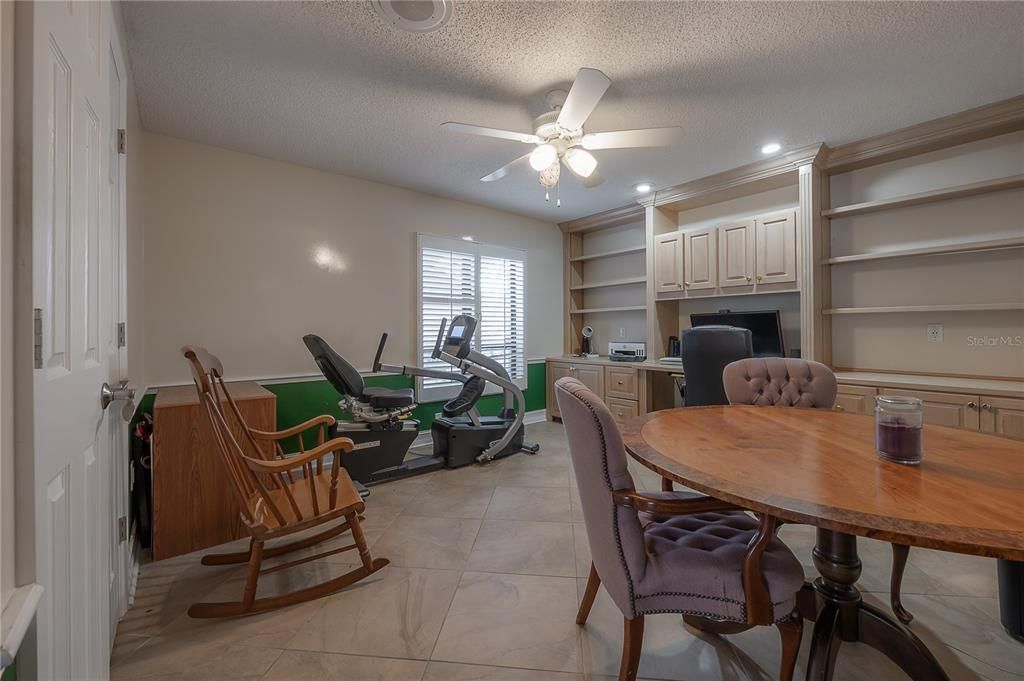 合同活跃: $725,000 (4 贝兹, 3 浴室, 3640 平方英尺)